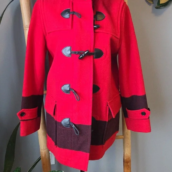 Stylish Red Pea Coat with Toggle Closures - Picture 3 of 11
